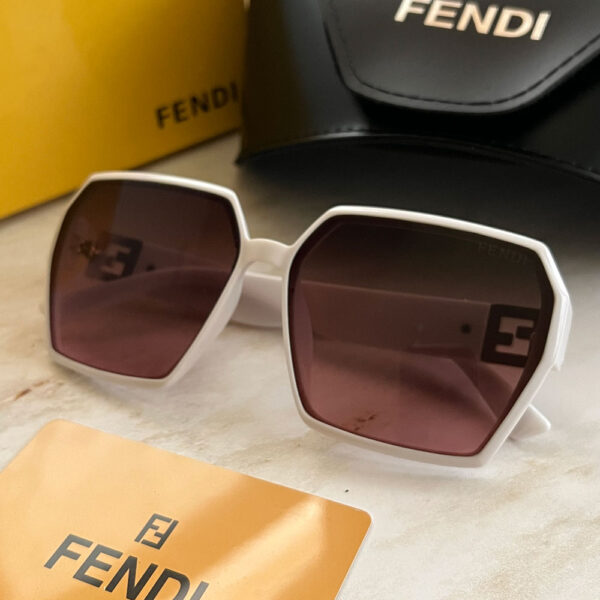 عینک آفتابی زنانه Fendi