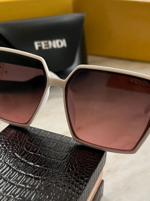 عینک آفتابی زنانه Fendi کد 00202