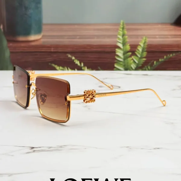 عینک آفتابی زنانه لوئه‌وه Loewe Sunglasses LW5102S