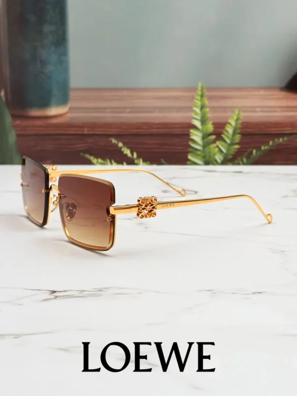 عینک آفتابی زنانه لوئه‌وه Loewe Sunglasses LW5102S